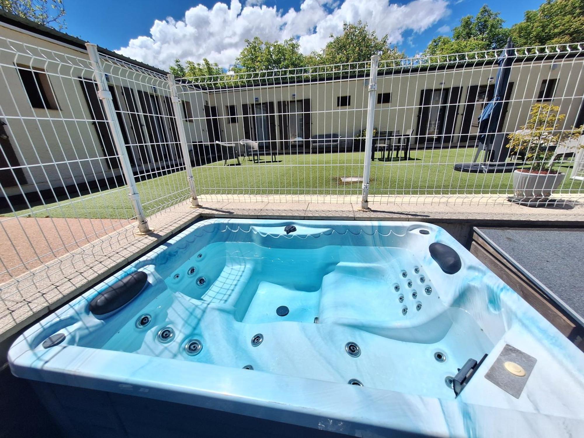 Hotel Le Connetable Сен-Боне-ан-Шампсор Екстериор снимка