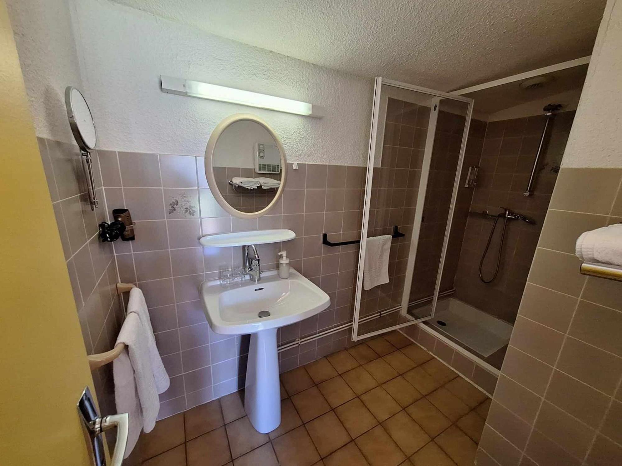Hotel Le Connetable Сен-Боне-ан-Шампсор Екстериор снимка